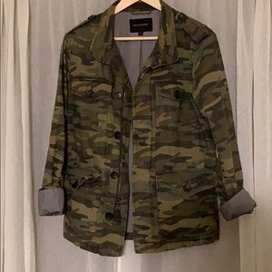 🌵BANANA REPUBLIC CAMO JACKET 🌵